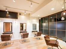 コハヘアー(COHA HAIR)の雰囲気（木のぬくもりが温かいアットホームな店内♪）