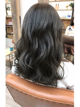 ナンバー アンフィール 渋谷(N° anfeel) カーキグレーアッシュ&ナチュラルウェーブ巻き!