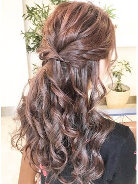 ヘアアンドメイクフリッシュ(HAIR&MAKE FRISCH) ベビーピンクハーフアップ