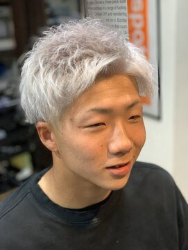 メンズサロン DATE 万博公園店 シルバーアップバングスタイル