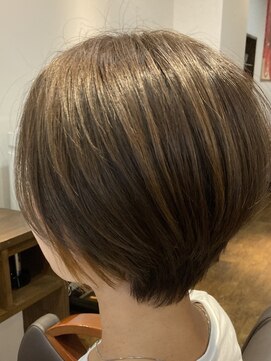 アヴニール(avunir) 綺麗めショート×イヤリングカラー