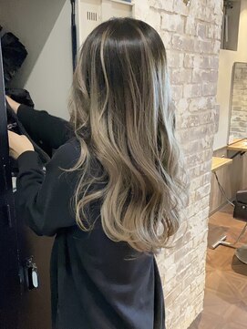 ソル オモテサンドウ 表参道 青山(SOL . OMOTESANDO) イヤリングカラーインナーカラーハイライトフェイスフレーミング