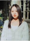 センターパートの愛されストレートロング