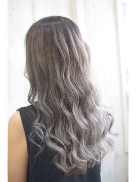 ディスアンドザット あびこ店(THIS&THAT) hair by ryu 【ホワイトグレージュ ハイトーン　あびこ】