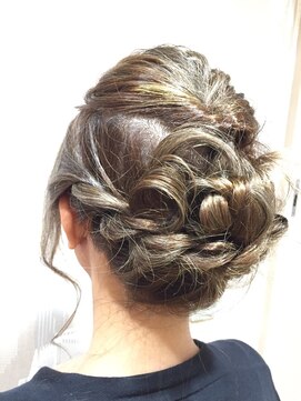 ヘアメイク アース ユーカリが丘店(HAIR & MAKE EARTH) クルリンパアップ