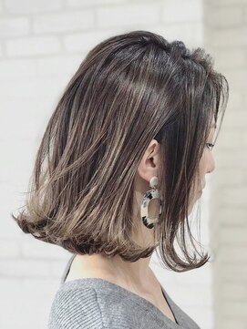 アヴェク トワ(avec toi) ハイライト×グレーアッシュ×バレイヤージュ