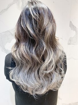 ウノプリール 茶屋町店(unopulir) 【濱口】 バレイヤージュでシルバーアッシュ