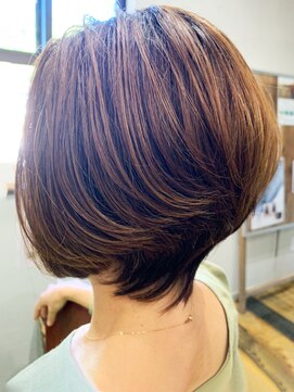 ヘアーハピネス ハート(hair happiness heArt) ハイライト前下がりショートミルクティーベージュウルフボブ