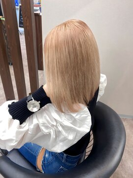 エミーバイモアムー(Emmie byMoremuu) ［南越谷YU-TA］ミルクティーベージュ