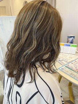 ハグクレア(HUG CLAIRE) ハイライトオリーブカラー