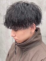 イズバイフィフス(is by fifth) 波巻きパーマスパイラルパーマセンターパートウルフマッシュ韓国