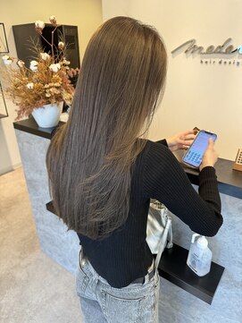 メデル(mederu) ケアブリーチカラーグレージュカラーハイトーンレイヤーカット