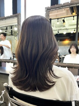 アクター(actor) シナモンベージュ　ミディアムロング　【山崎　輝】