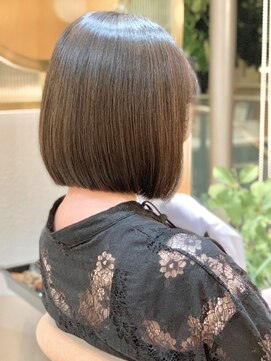 グリッター 仙台中央店(GRITTERs) 切りっぱなしボブ グレージュ 髪質改善 ツヤ髪ボブ