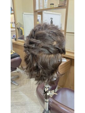 アトリエ リッツ(ATELIER RITZ) ボブスタイル。ハーフアップアレンジ