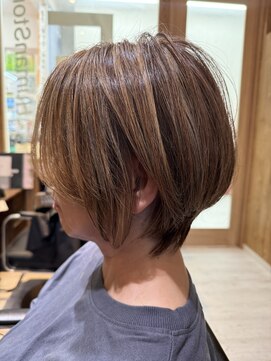 イー(E) 丸みショート