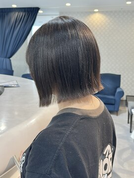 エアー 青山(AIR) 切りっぱなしボブダークグレージュ暗髪黒髪ブルーブラック