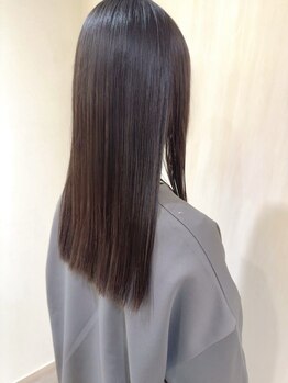 冬の乾燥・静電気に負けない！誰もが「触れたくなる」冬の美髪を叶えるプロの縮毛矯正◎