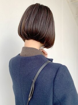 Ruufus恵比寿南/白髪ぼかしハイライト/ショートボブ/髪質改善 トレンド感ナチュラルショート｜40代向け明るい白髪染め