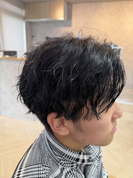 ラルス(Larus) 刈り上げセンターパート/波巻きツイストスパイラル/本八幡