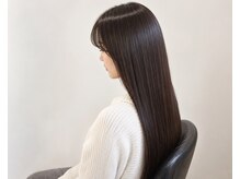 【縮毛矯正の常識を変える】もう傷ませない!シナジー縮毛矯正