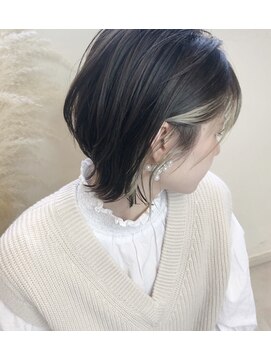 トルネード(TORNADO) 外国人風ショートウルフボブ 前髪インナーカラーグレージュ