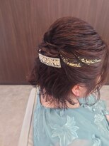 ビスポーク(BESPOKE)&nbsp;20代30代ゆるふわ♪お呼ばれ大人っぽねじり編みハーフアップヘア