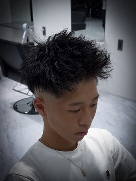 レイズ ルーツ 名古屋 名駅店(RAYS ROOTS) 名古屋ジェットモヒカンフェードカットツイスト風アップバング