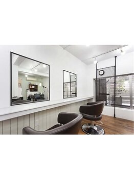 落ち着いた空間で居心地の良い時間を。一人ひとりのお客様にしっかりと向き合いあなたのキレイをサポート☆