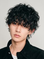 フィフス(fifth)&nbsp;原宿ラウンドマッシュウルフ強め無造作シャドウパーマ黒髪30代