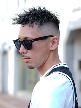 スラッシュ(SLASH) ツイストパーマ/短髪/ホワイトメッシュ/フェード/メンズ/姫路