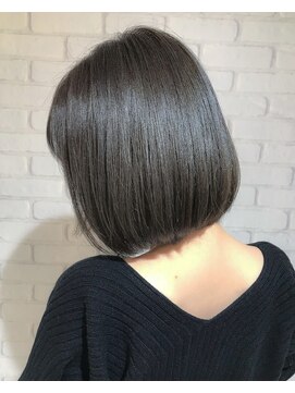 ナイン 麻布十番(NINE) ブルーグレージュ・艶系まとまる重めボブ