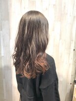 マニス(manis)&nbsp;ニュアンスカラーゆるふわロングパーマスタイル20代30代40代