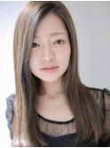 ツヤ髪が映える、大人ストレート