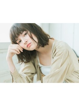 ただ染めるだけではなく、薬剤の調合バランスや施術時間などを緻密に計算したナチュラル感を出す技術に注目