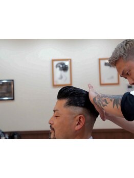 「お客様を大切にするように、扱う道具の全てを理解したい」そんな想いに裏打ちされた職人技をご提供。