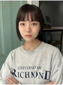 ぱっつん前髪の切りっぱなしボブ