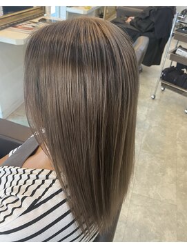 ムジー(Musee) グレージュ×シャドールーツ