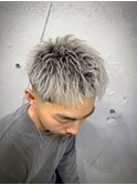 短髪　スキンフェード　シルバーカラー