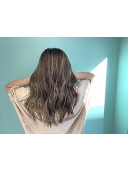 【10時～19時最終受付★】ハイライトでぼかす脱白髪染め◇地肌に優しいカラーで、うるツヤ髪を手に入れて♪