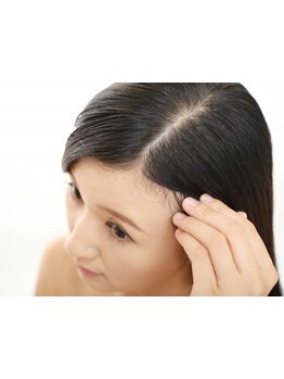 [リタッチカラー\2530/全体\2970] 白髪染めカラー専門店で、自宅染めより楽に、痛まず綺麗な仕上がりに*