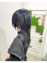 イト(ito)&nbsp;ウルフカットネイビーブルーヘアカラーハッシュカットレイヤー