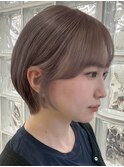 横浜西口白髪染めショートヘアタッセルボブミルクティーベージュ