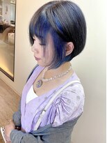 ディア(.eer)&nbsp;インナーカラーブルー×ショートカット/ミニボブ/前下がりボブ