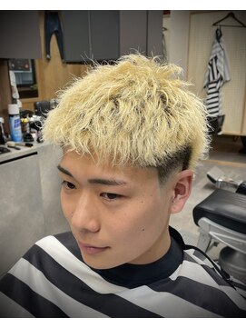 フジヤマバーバーショップ エビス(FUJIYAMA BARBER SHOP ebisu) ウルフテーパーフェード【ebisu】