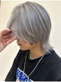 【個性派ヘア】ハイトーン×ウルフカット
