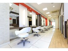 ルージュ 目白台店(ROUGE)の雰囲気（店内は白を基調とした開放感のあるゆっくりくつろげる空間です♪）