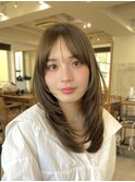 レイヤーカット　顔周り　似合わせ　オリーブベージュ