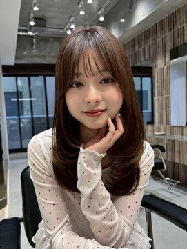 ファルベ(Farbe) 大人ガーリーダークアッシュ似合わせカットメディアムレイヤー