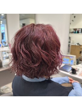 レアリバイケンジ(leali by KENJE) ピンクカラーとパーマスタイル